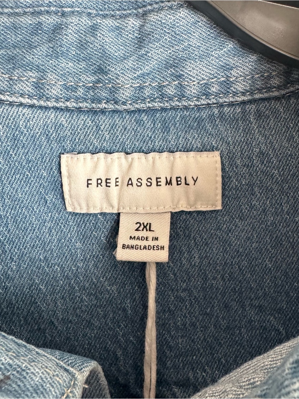 Free Assembly Denim Overshirt Men’s 2XL Light Wash Relaxed Button Front NWT - Picture 2 of 16